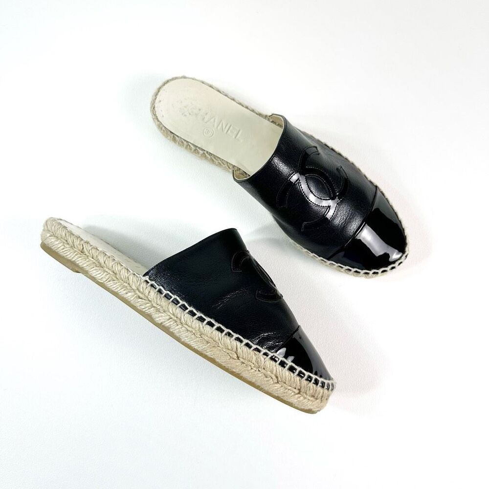 CHANEL Black Leather Mules Espadrille CC Logo Size 39 US 8.5 Lambskin Flat Slide - Picture 12 of 12